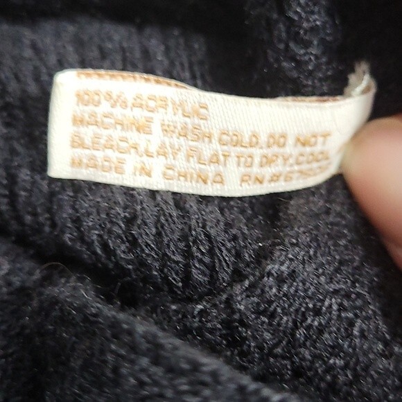 Collectioneighteen women's shawl/wrap black knit with fringe. One Size. - Picture 6 of 6